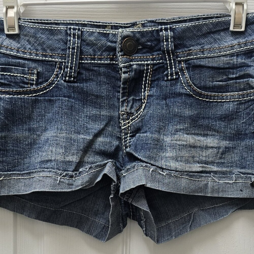 Wallflower Youth Hot Short 1